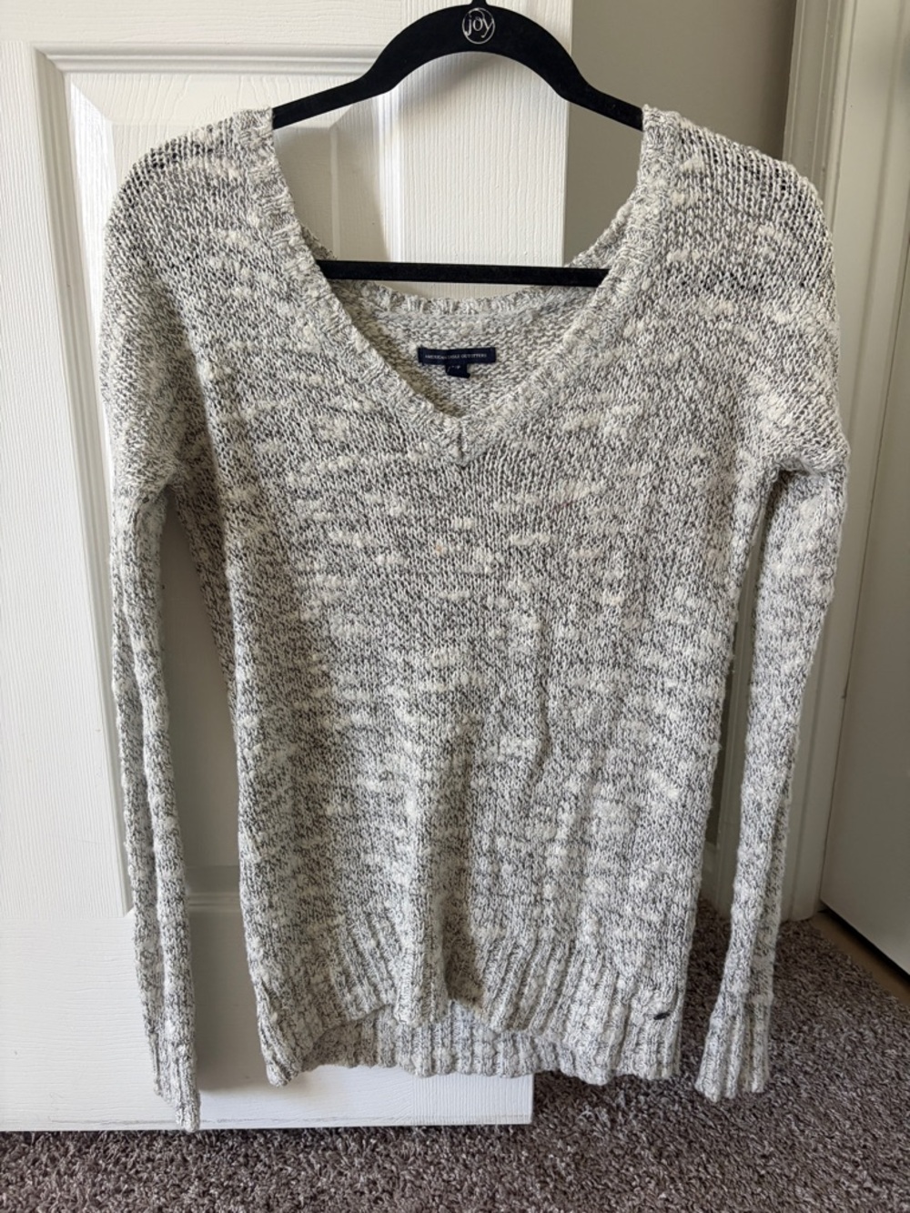 American Eagle Outfitters Marled V-Neck Sweater in Gray and Cream